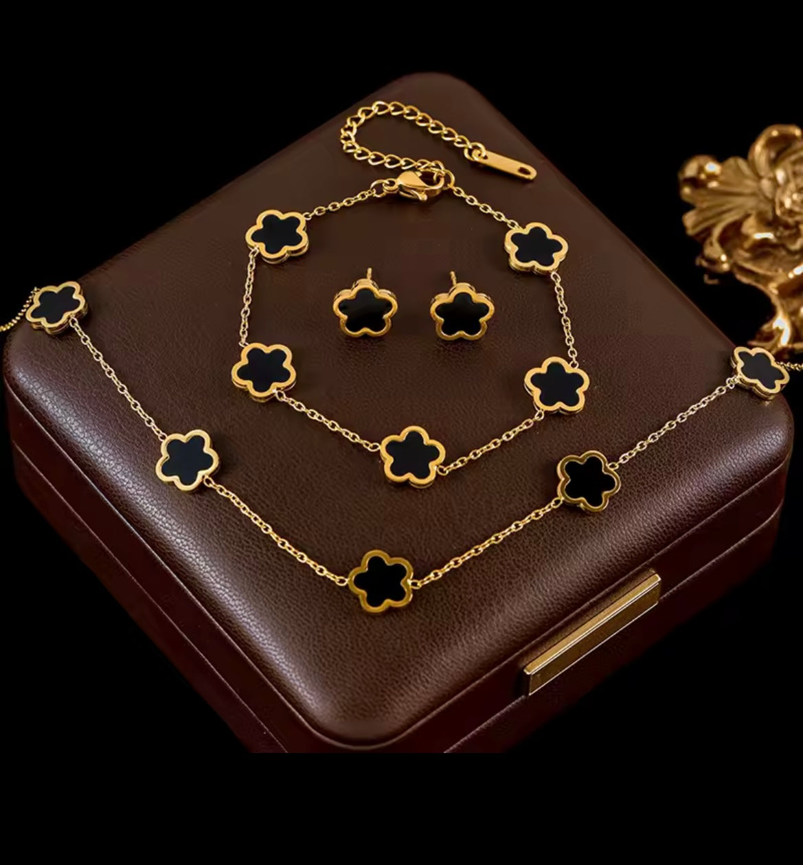 Clover Necklace Set