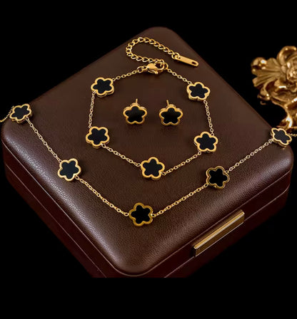 Clover Necklace Set