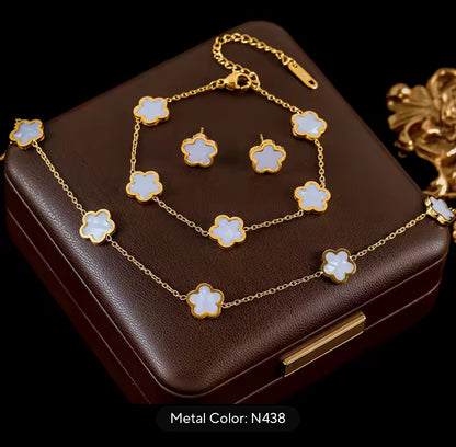 Clover Necklace Set