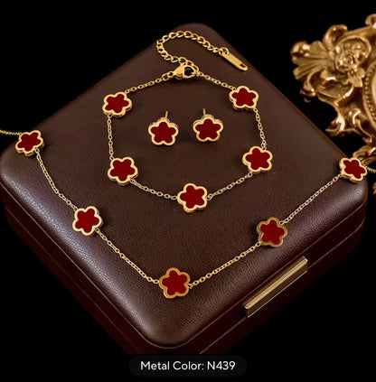 Clover Necklace Set